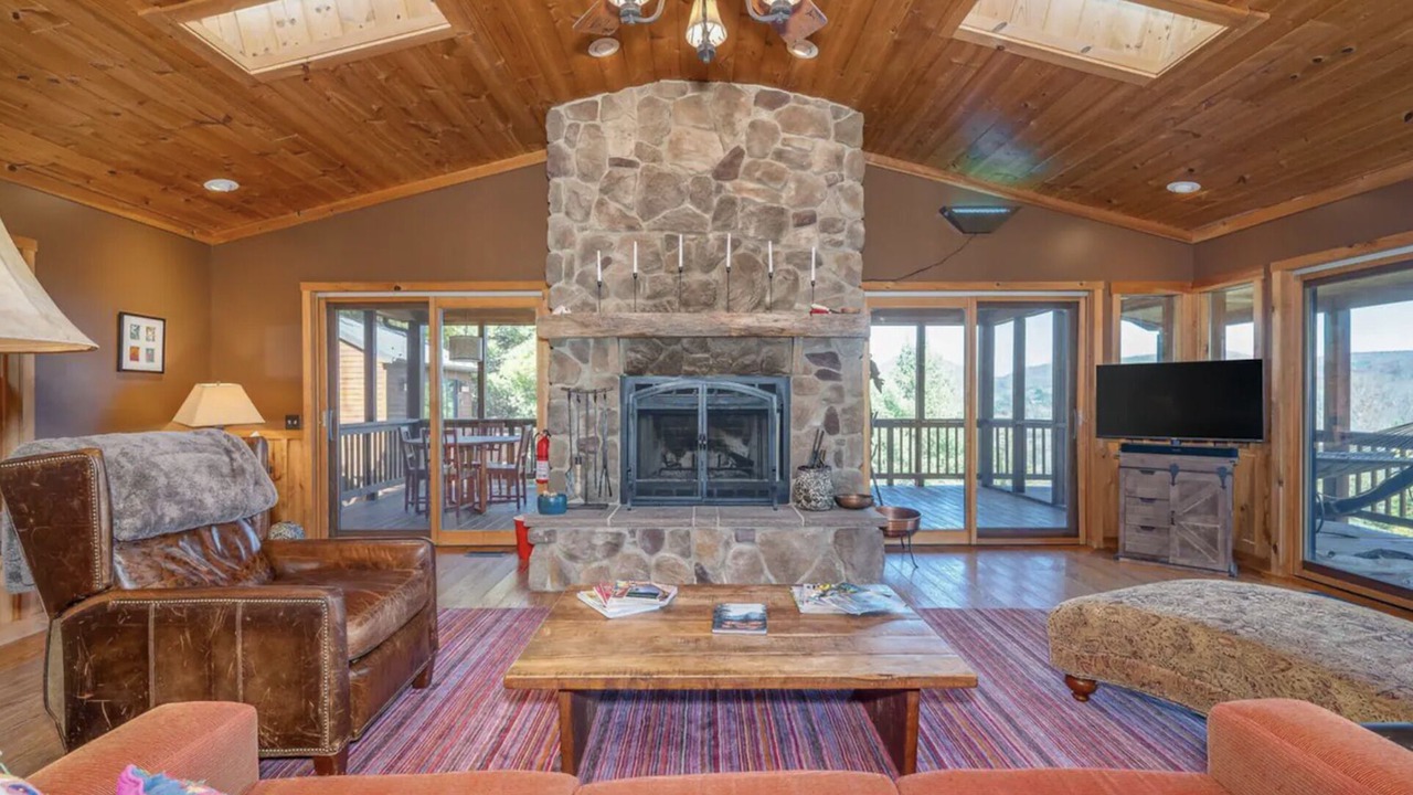 Photo of Livingroom in Lost River