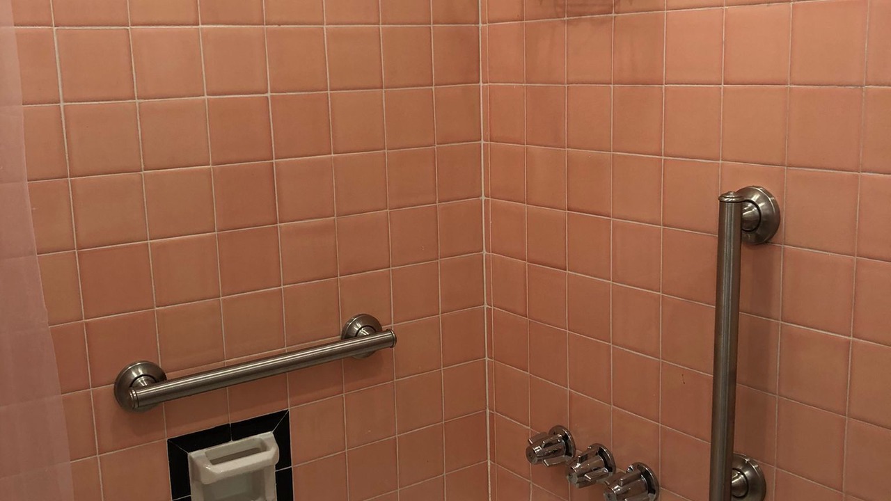 Photo of Bathroom in Foxcroft Square