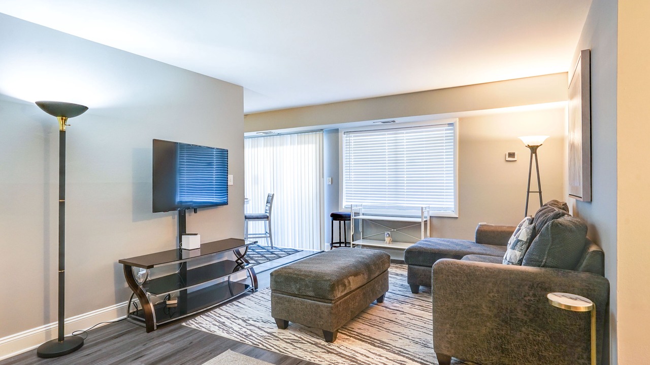 Photo of Livingroom in Jefferson Manor