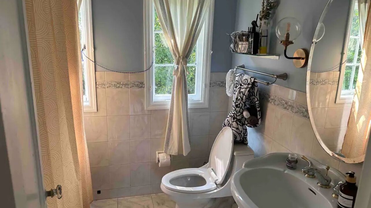 Photo of Bathroom in Newburgh