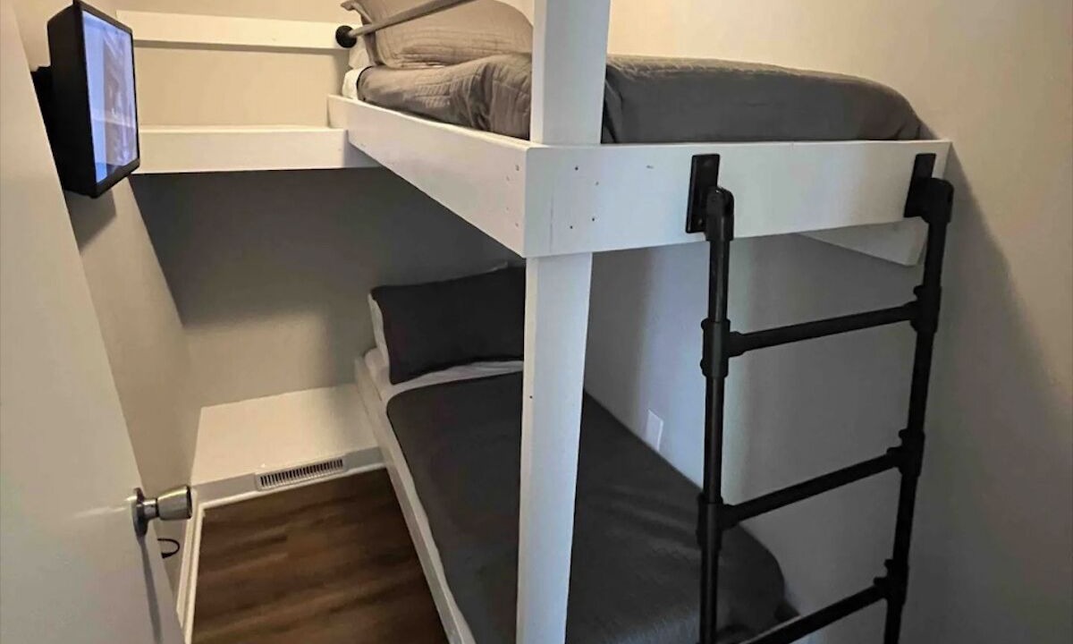 Photo of Bedroom in Lawrenceburg
