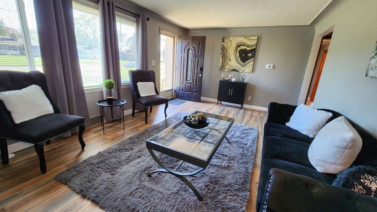 Photo of Livingroom in Youngstown