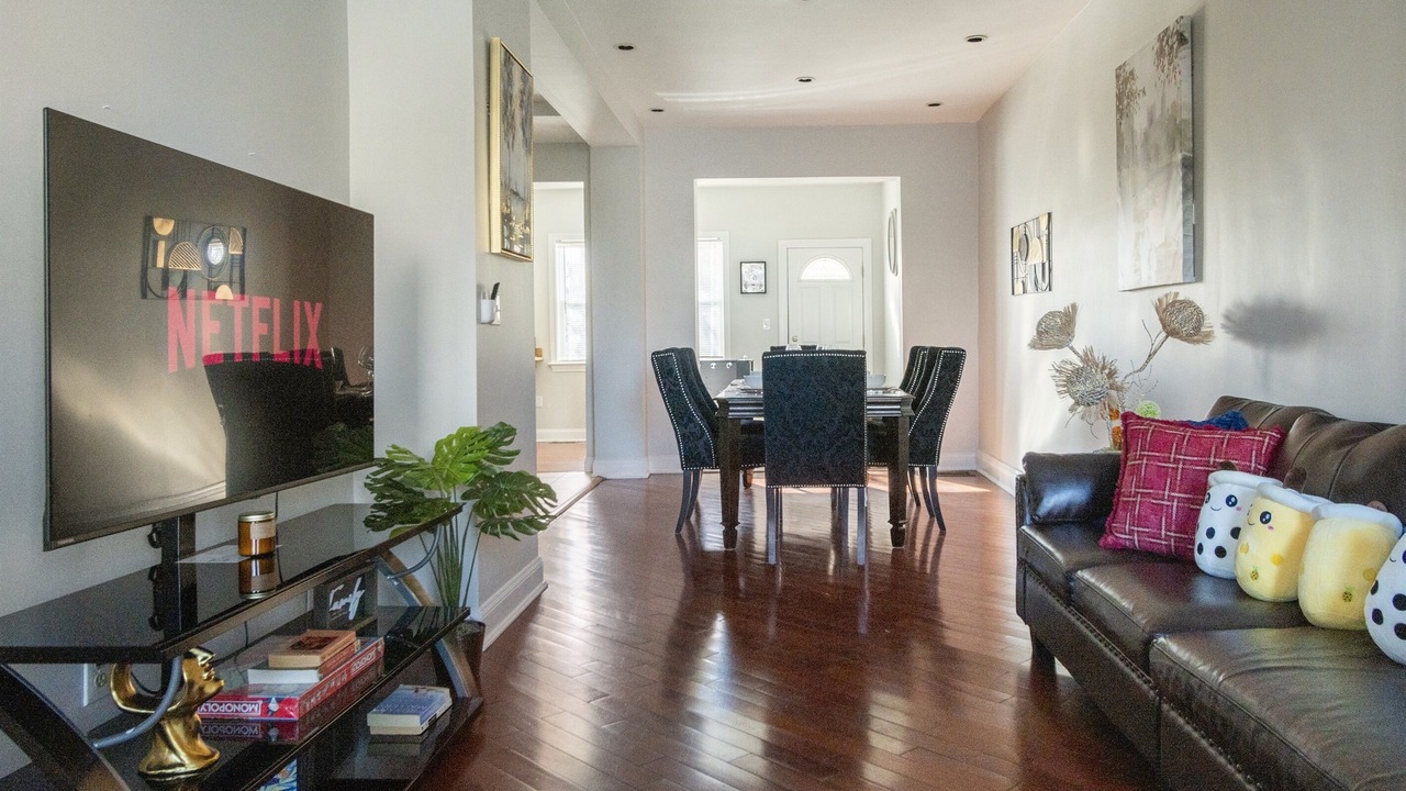 Photo of Livingroom in Near Northeast