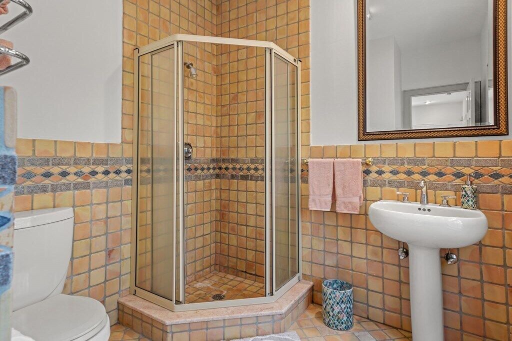 Photo of Bathroom in Davis Wharf