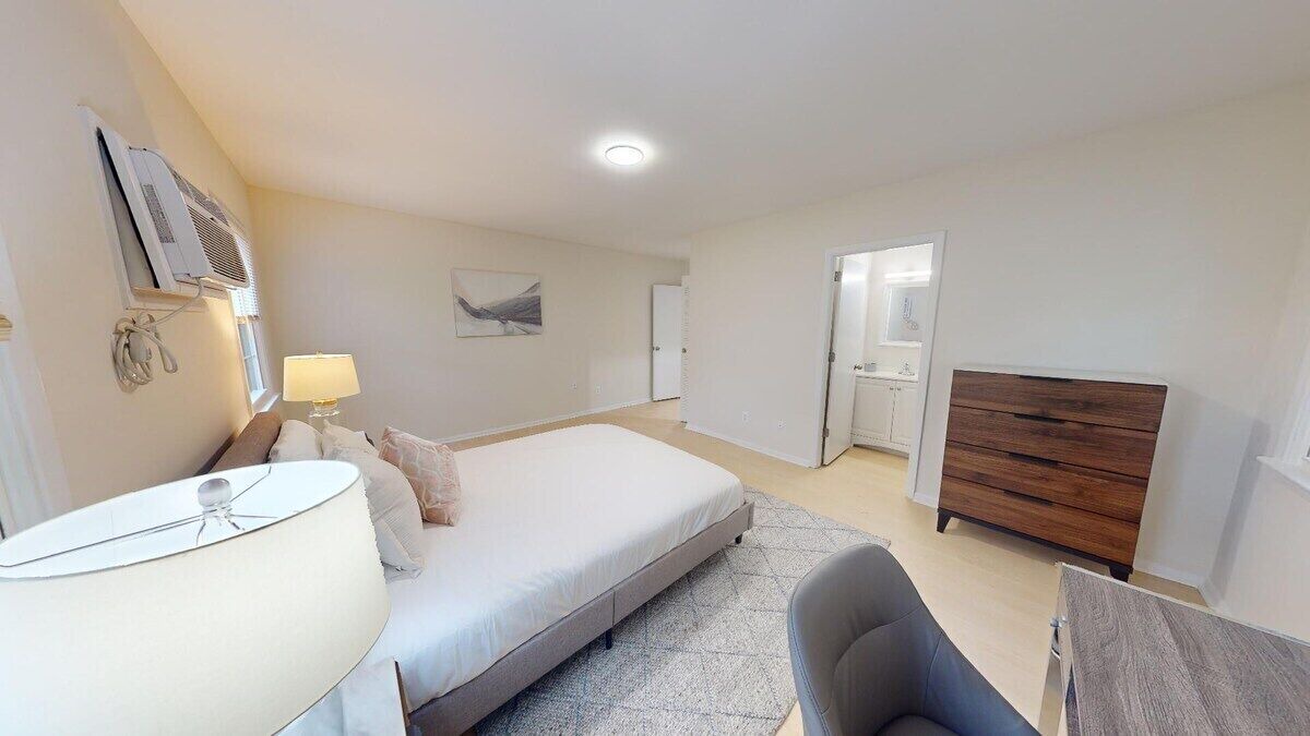 Photo of Bedroom in Newark