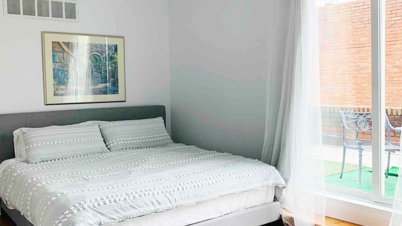 Photo of Bedroom in Washington Square West