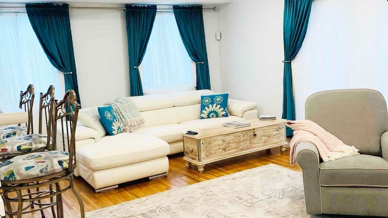 Photo of Livingroom in Washington Square West