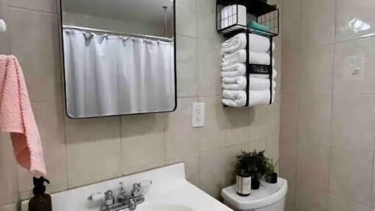 Photo of Bathroom in Teaneck