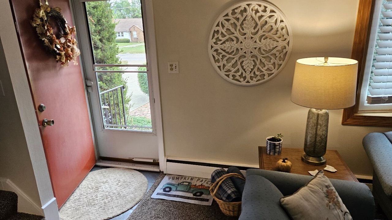 Photo of Livingroom in Eastlake