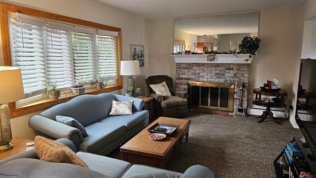 Photo of Livingroom in Eastlake