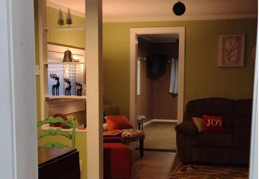 Photo of Livingroom in Akron