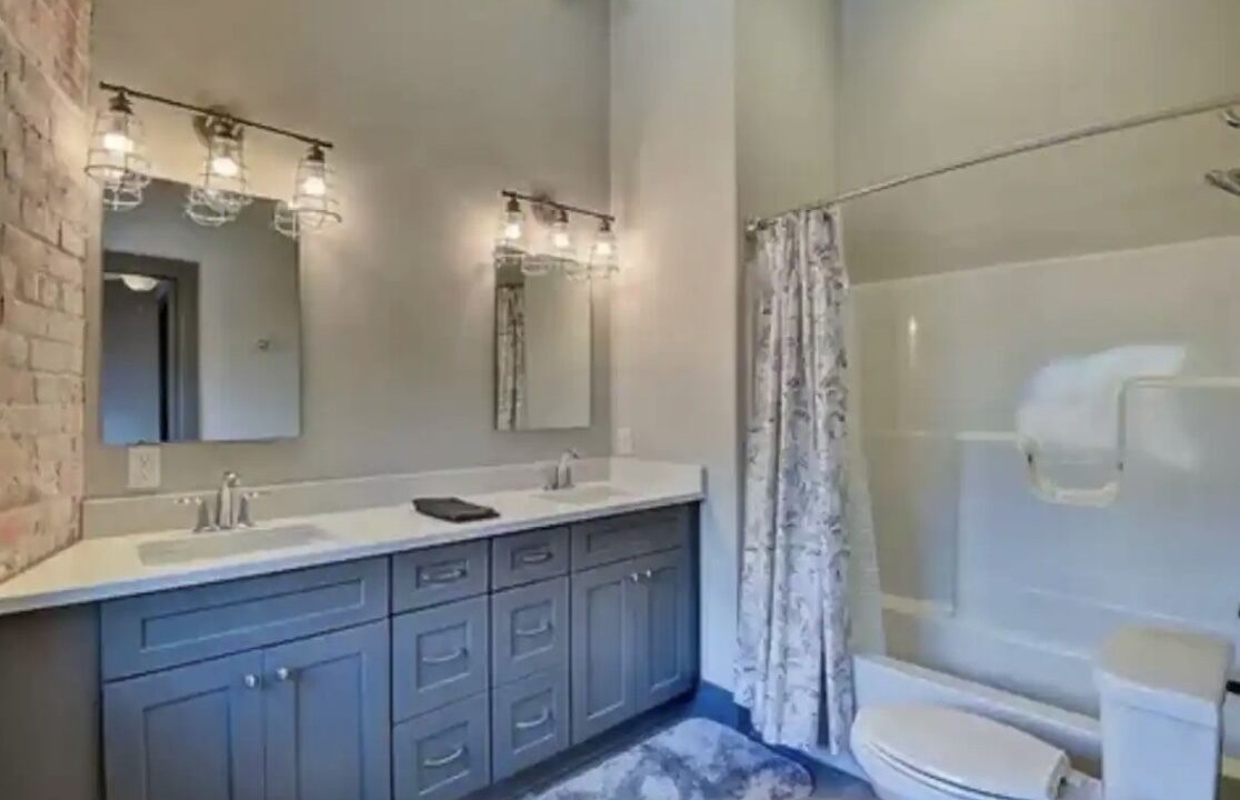 Photo of Bathroom in Near Eastside