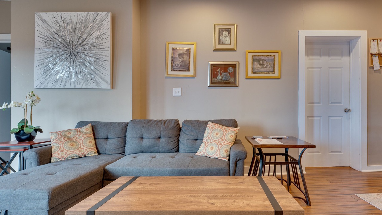 Photo of Livingroom in Central Northside