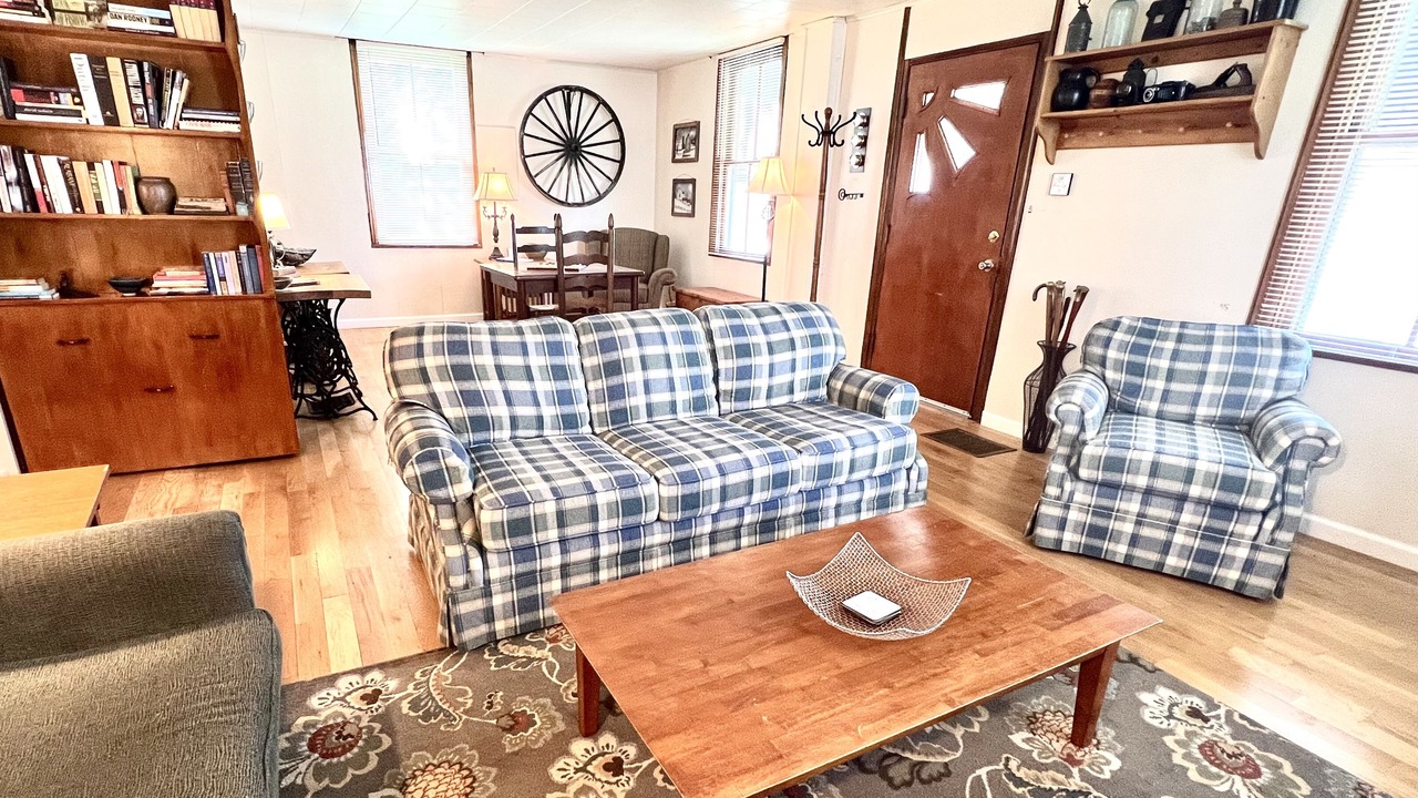 Photo of Livingroom in Addison