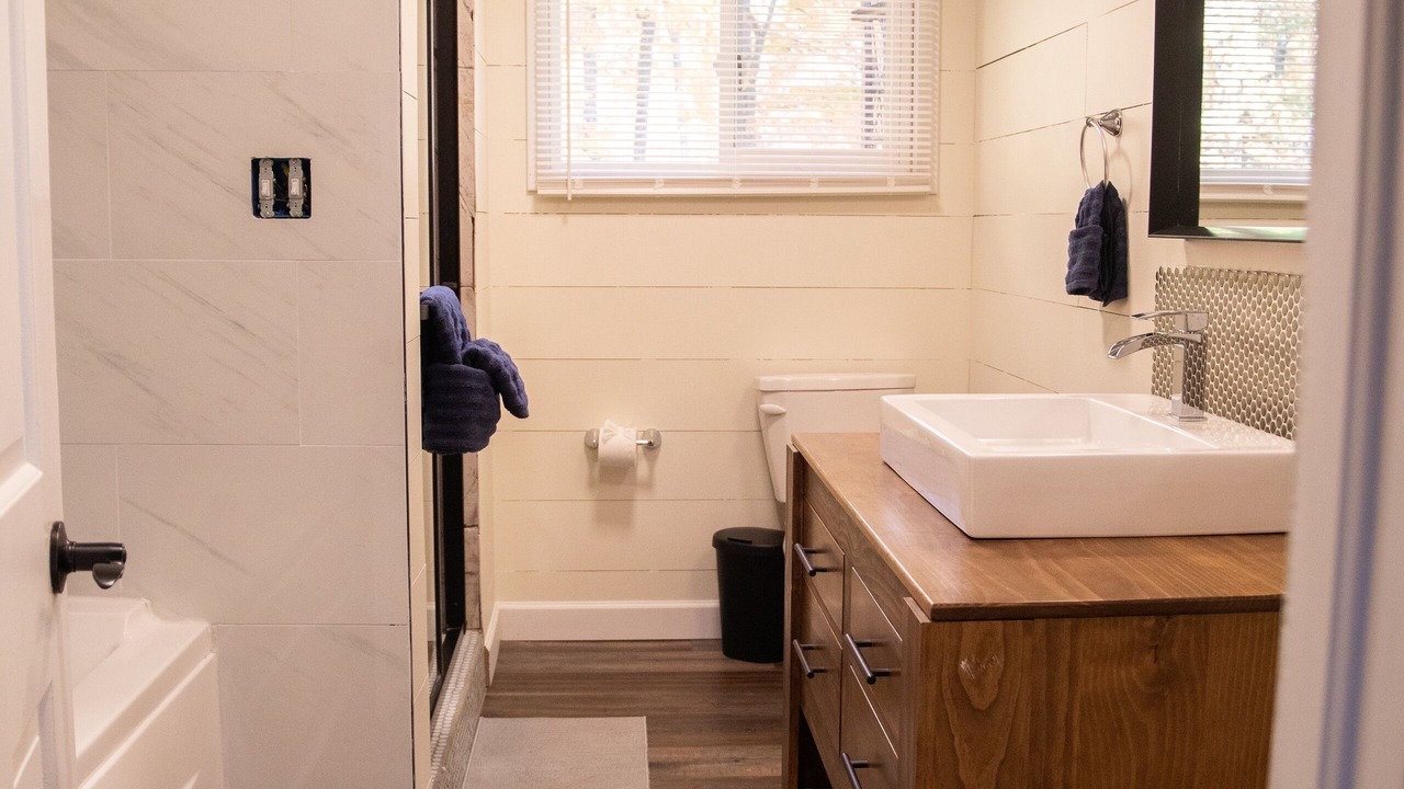 Photo of Bathroom in Dola