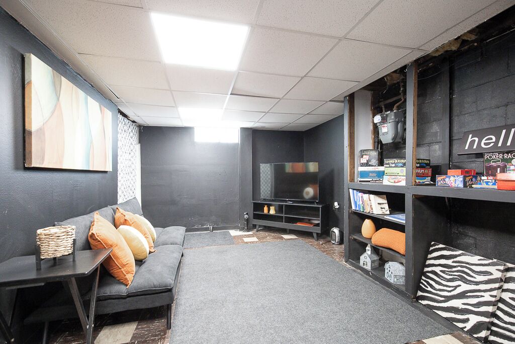 Photo of Livingroom in West Akron