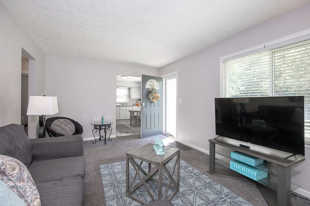 Photo of Livingroom in West Akron