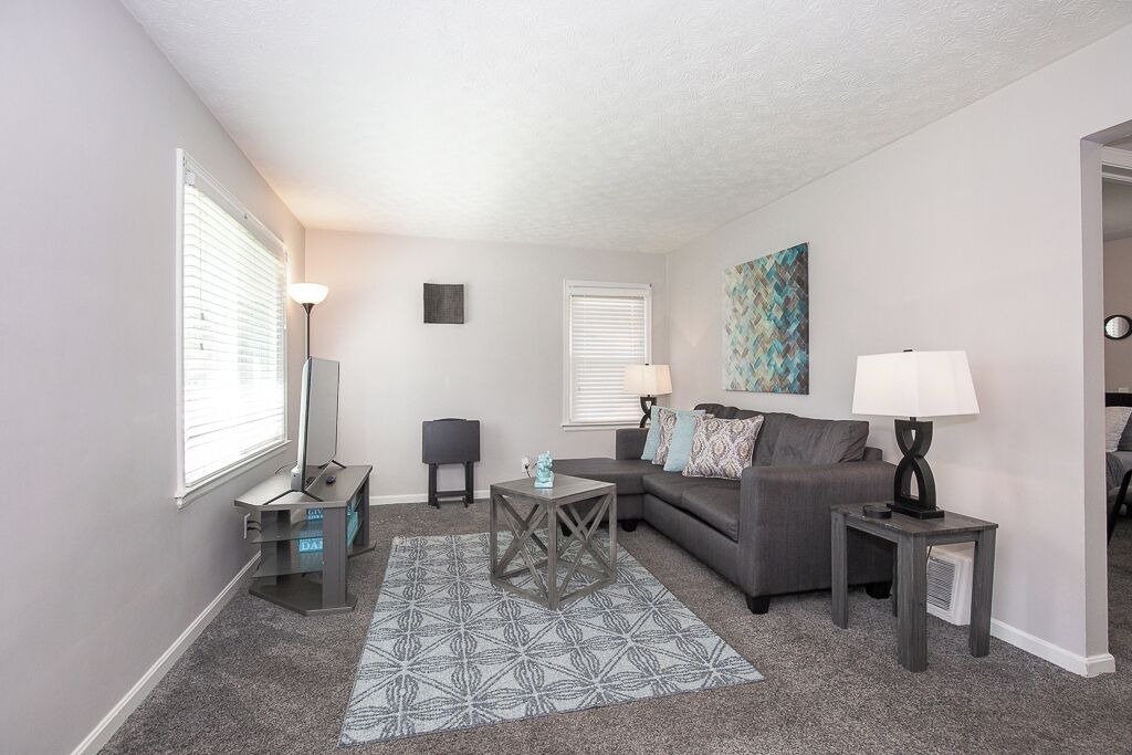 Photo of Livingroom in West Akron