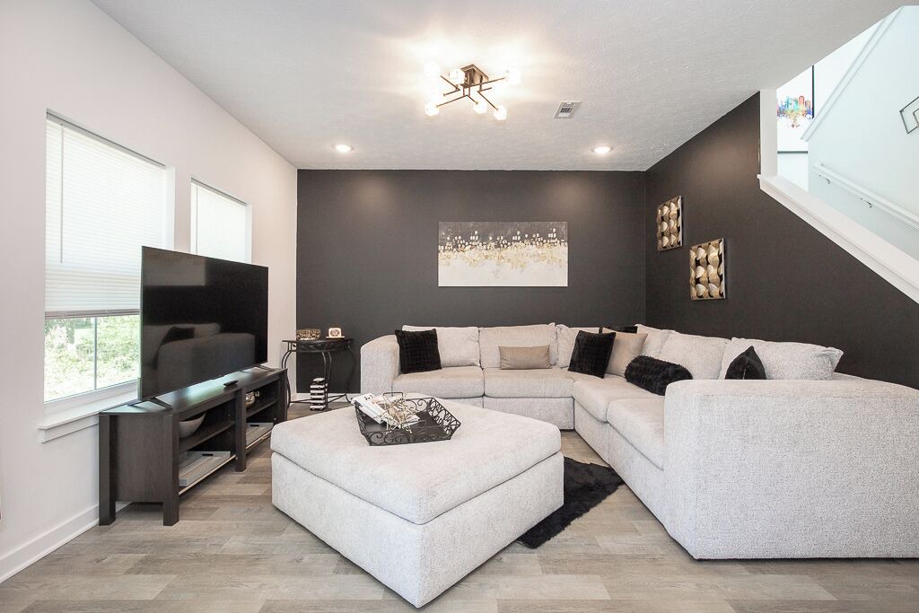 Photo of Livingroom in West Akron