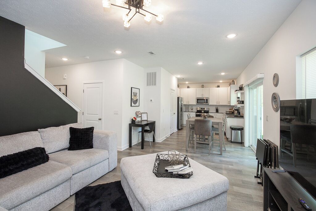 Photo of Livingroom in West Akron
