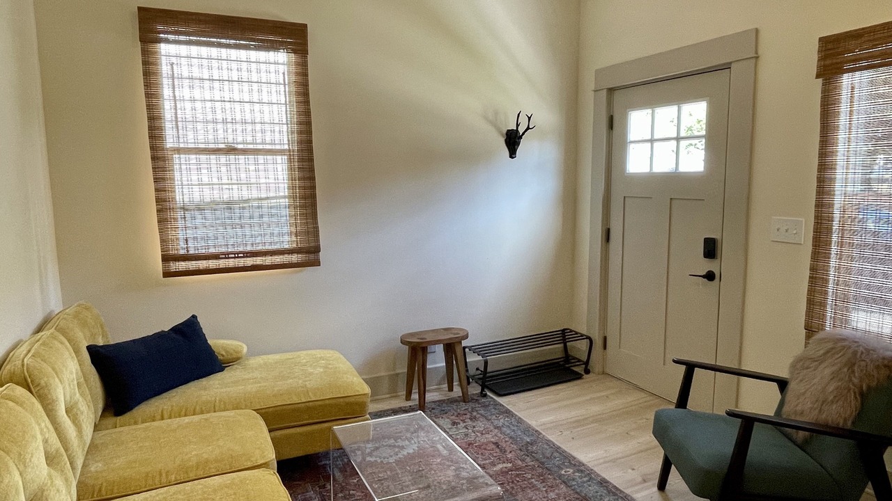 Photo of Livingroom in East Walnut HIlls