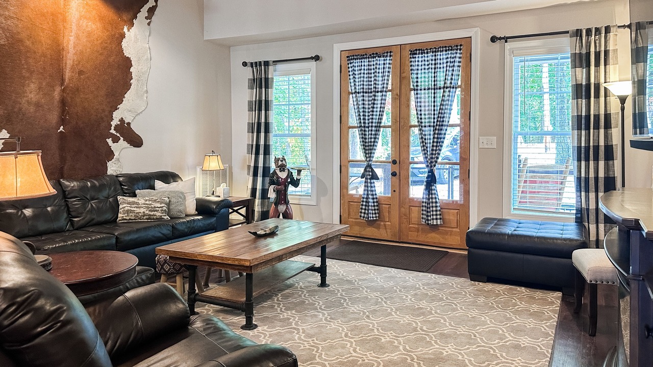 Photo of Livingroom in Sharps Chapel