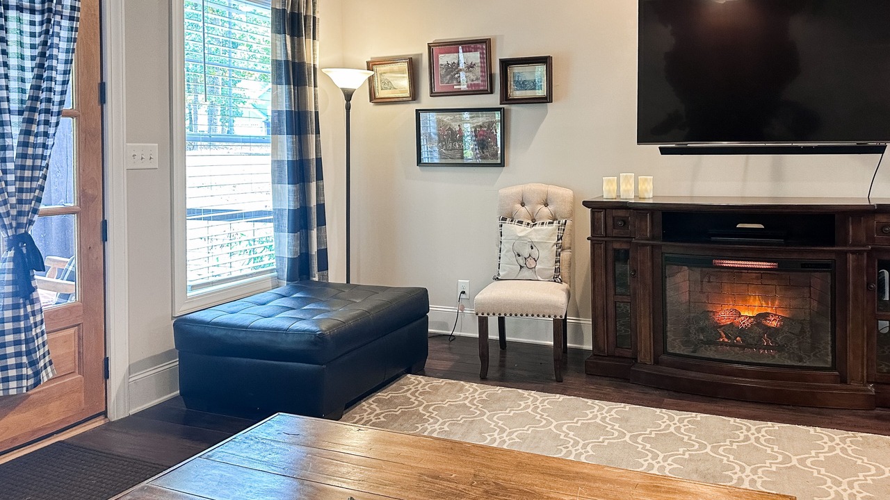 Photo of Livingroom in Sharps Chapel