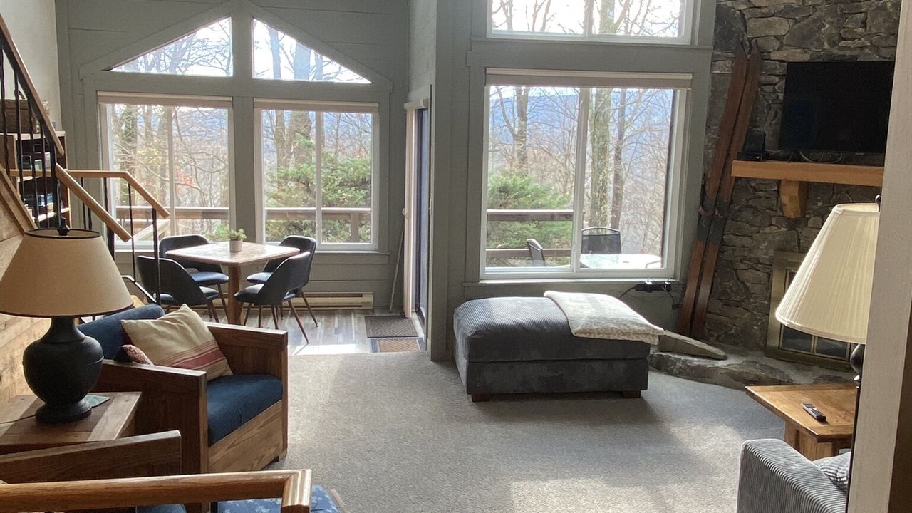 Photo of Livingroom in Seven Springs
