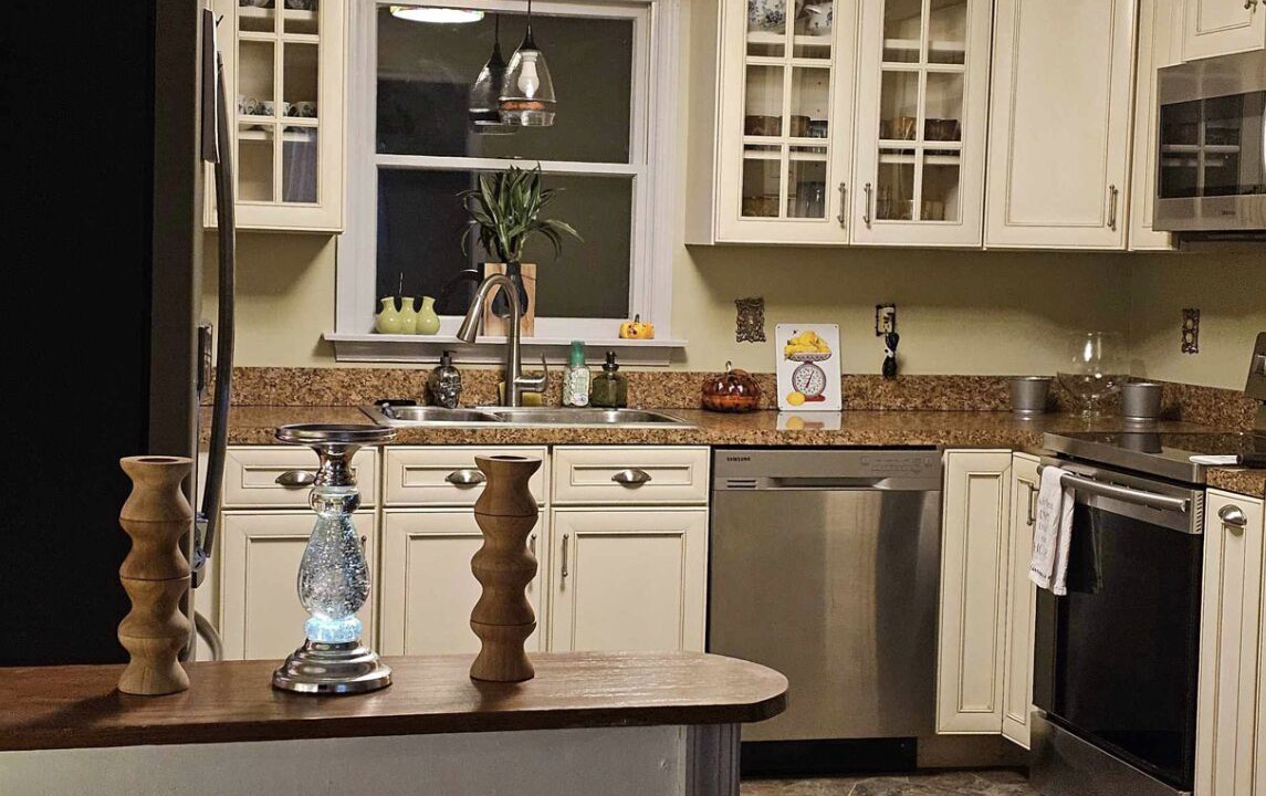 Photo of Kitchen in Hood