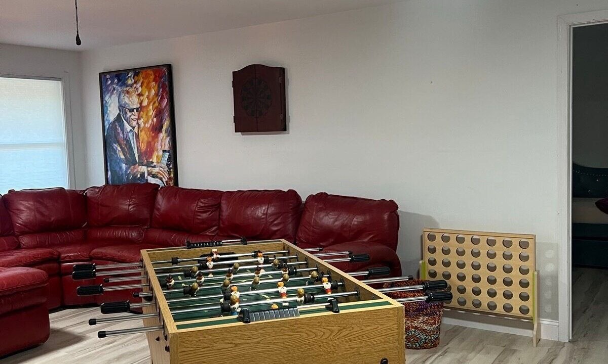 Photo of Bedroom in Hood