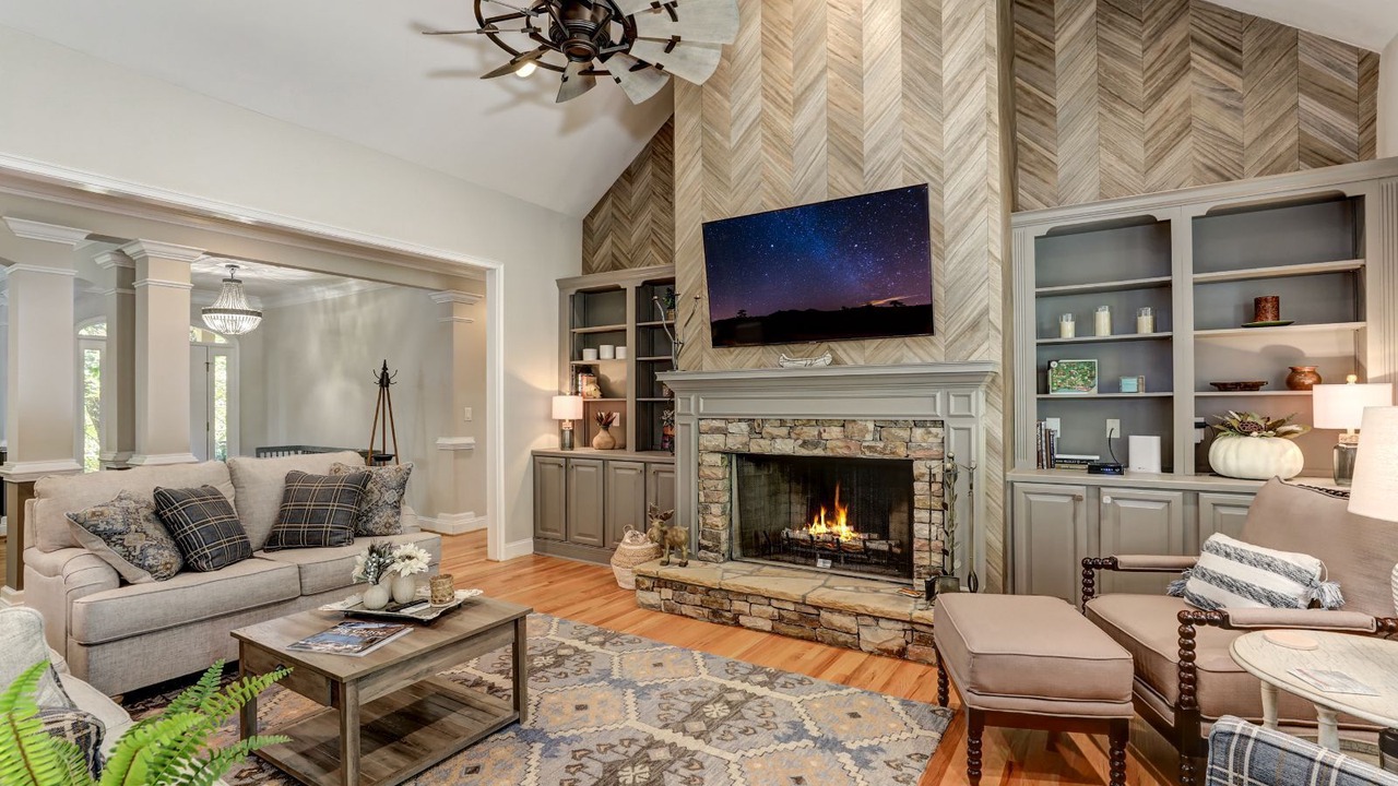 Photo of Livingroom in Big Canoe