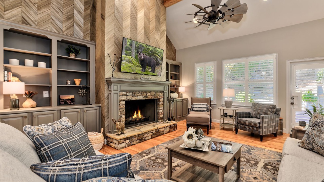 Photo of Livingroom in Big Canoe