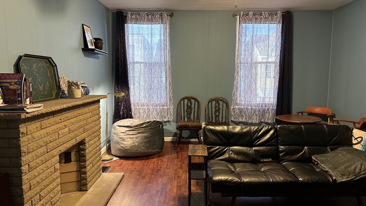 Photo of Livingroom in North Oakland