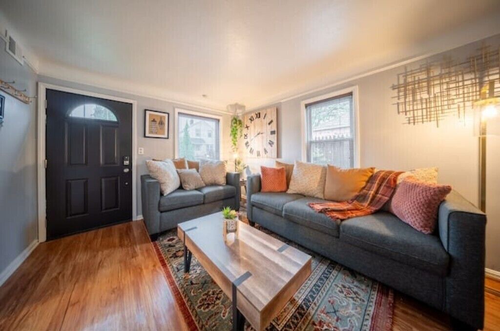 Photo of Livingroom in Kamm's Corners