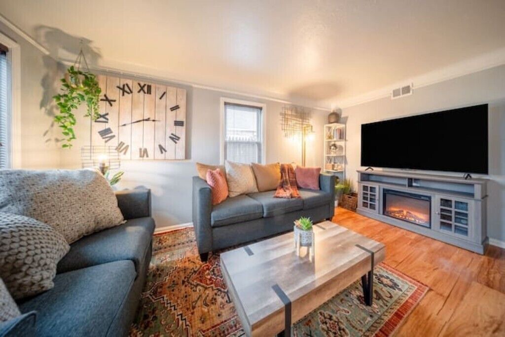 Photo of Livingroom in Kamm's Corners
