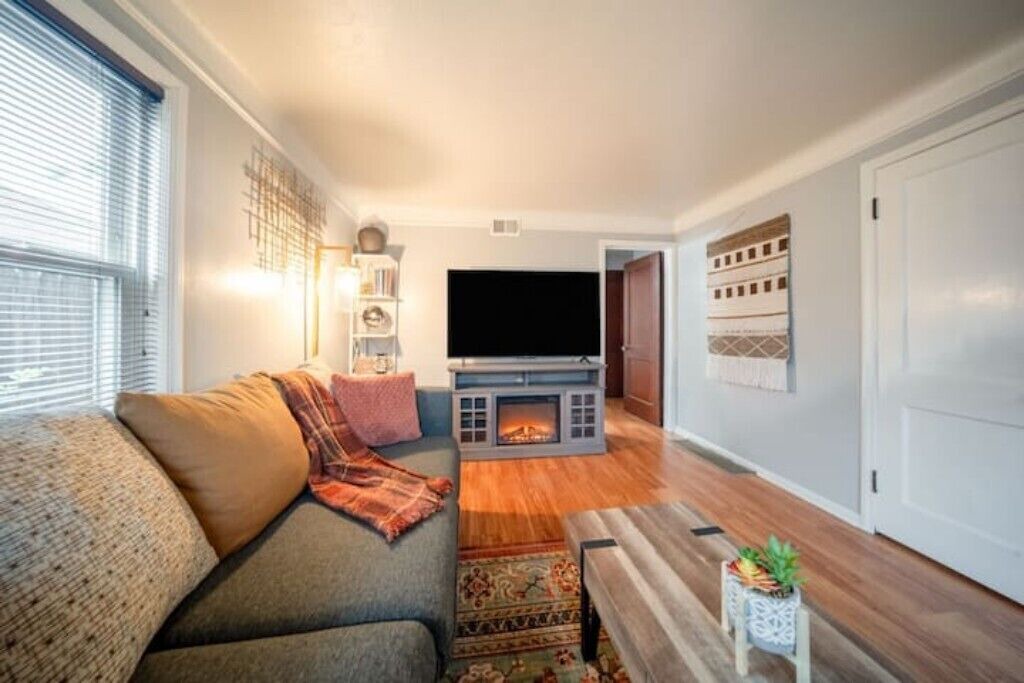 Photo of Livingroom in Kamm's Corners