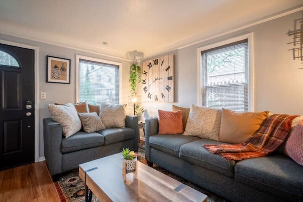 Photo of Livingroom in Kamm's Corners