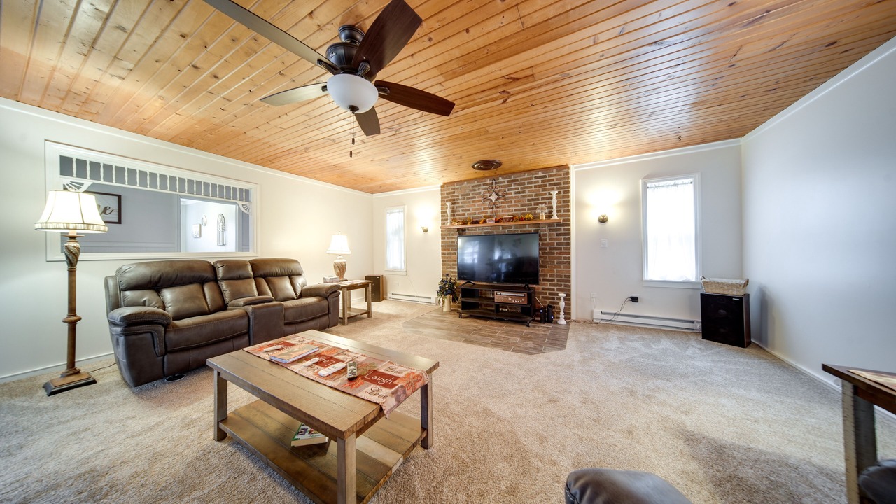 Photo of Livingroom in North Jackson