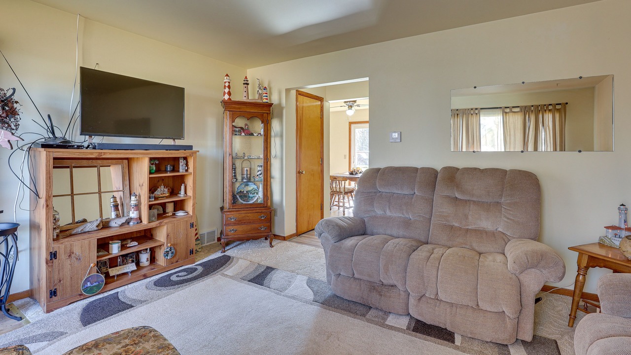 Photo of Livingroom in New Franklin