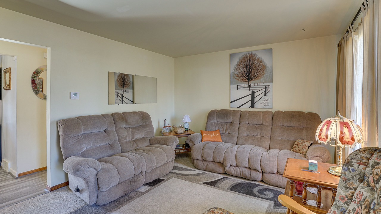 Photo of Livingroom in New Franklin