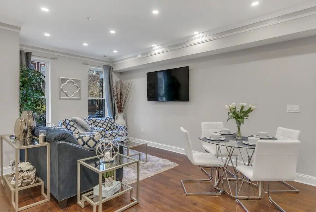Photo of Livingroom in Near Northeast