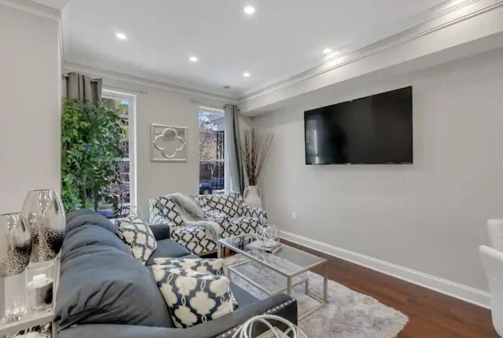 Photo of Livingroom in Near Northeast