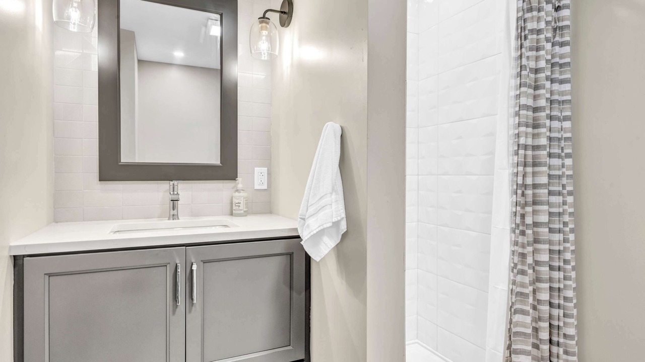 Photo of Bedroom in Detroit - Shoreway