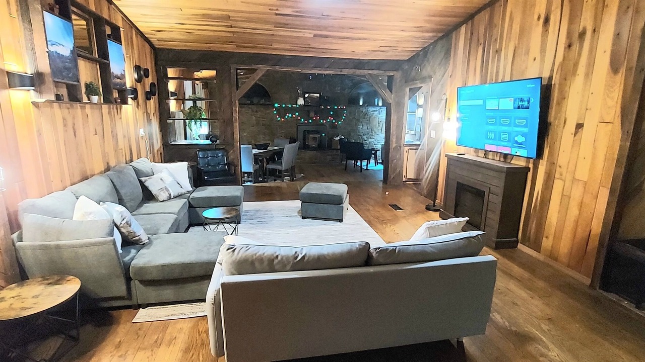 Photo of Livingroom in White