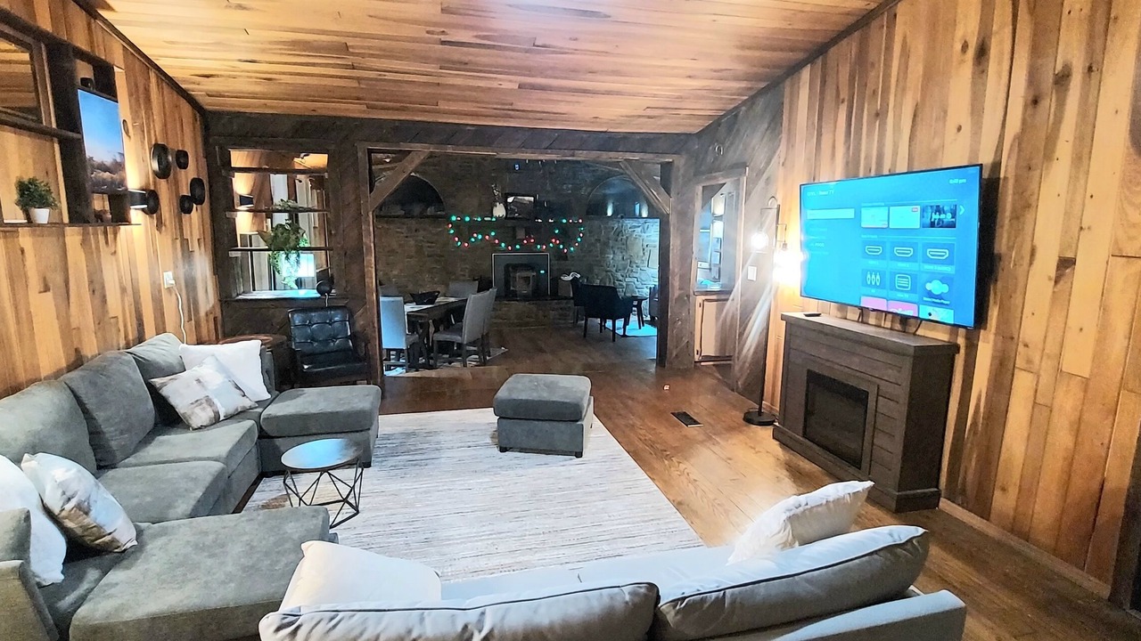 Photo of Livingroom in White