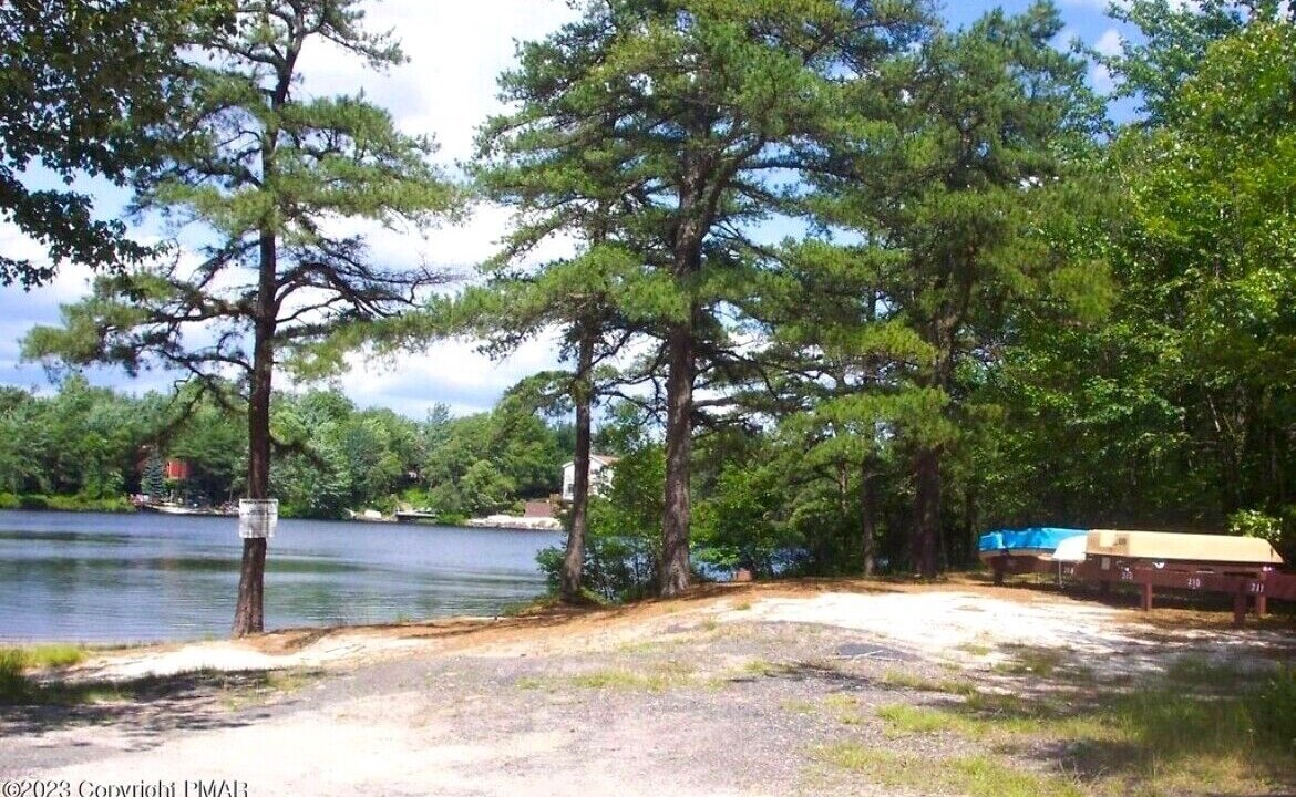 Photo of Others in Long Pond