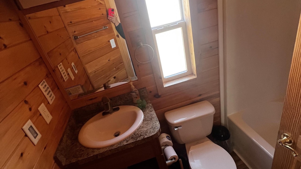 Photo of Bathroom in Dickerson Run
