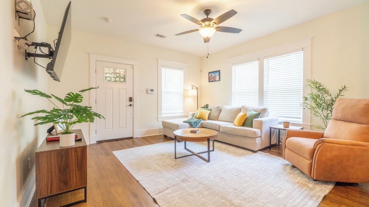 Photo of Livingroom in East Memphis