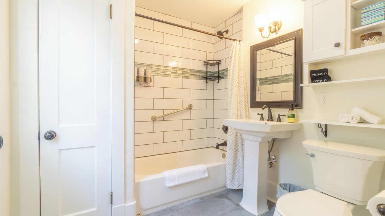 Photo of Bathroom in East Memphis