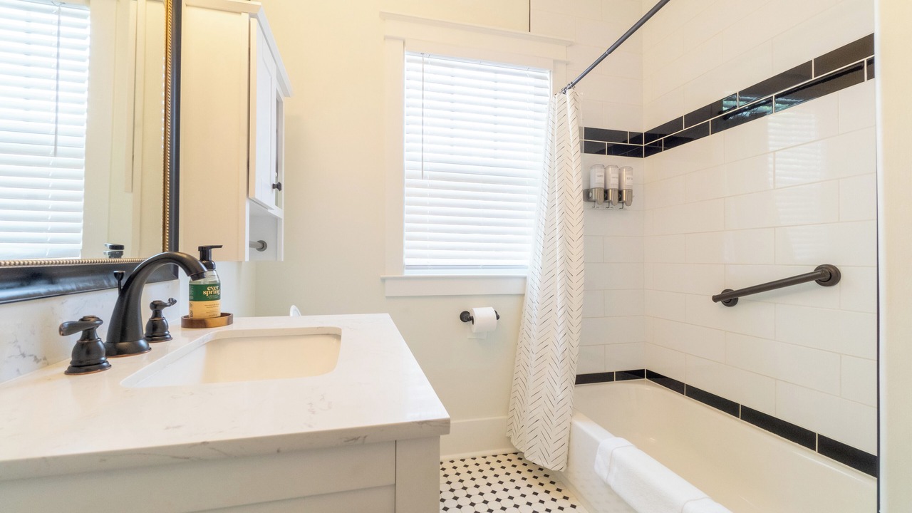 Photo of Bathroom in East Memphis